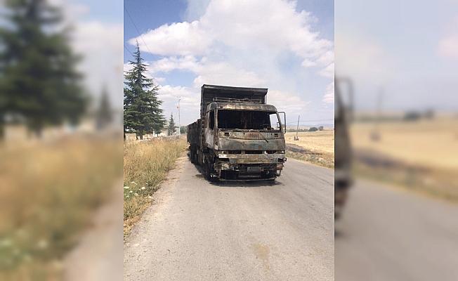 Beyşehir'de balya yüklü kamyon yandı