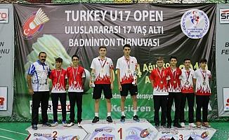 Genç badmintonculardan 16 madalya