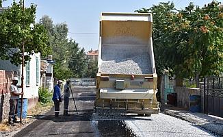 Karapınar'da sathi asfalt kaplama çalışmaları