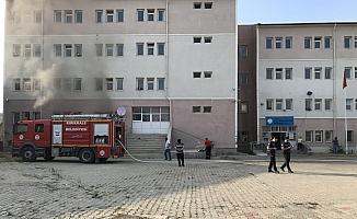 Kırıkkale'de okulun deposunda yangın çıktı