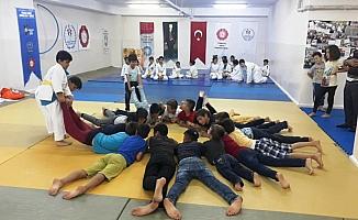 Kur'an kursu öğrencilerine judo sporu tanıtılıyor