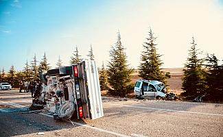 Eskişehir'de ticari araç ile kamyonet çarpıştı: 2 ölü, 2 yaralı