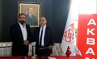 Sivasspor ile Akbank arasındaki sponsorluk anlaşması yenilendi
