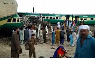 Tren ve otobüs çarpıştı: 18 ölü, 55 yaralı