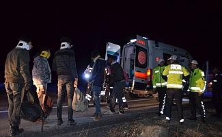 Konya'da sığınmacıları taşıyan minibüs devrildi: 14 yaralı
