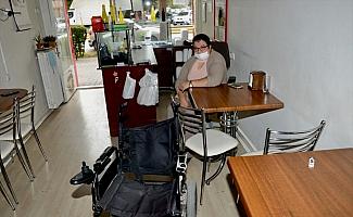 Eskişehir'de engelli kadının tekerlekli sandalyesinin şarj aletini çaldığı iddia edilen zanlı yakalandı
