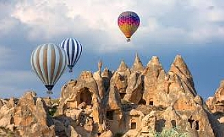 Kapadokya'da sıcak hava balon turuna rüzgar engeli