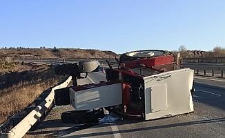 Sivas'ta devrilen traktördeki 3 kişi yaralandı