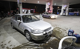 Ankara'da alkollü sürücü yakıt pompasına çarptı