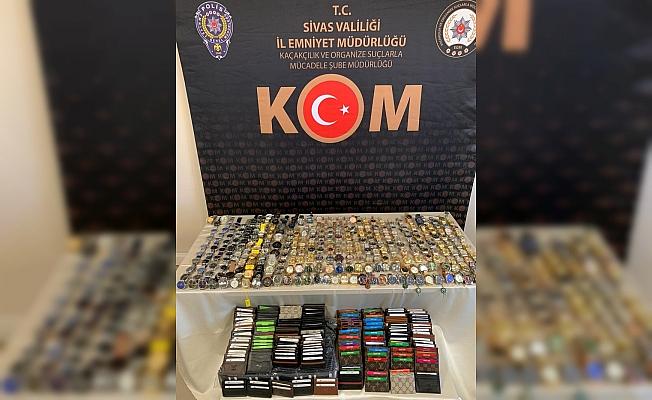 Sivas'ta 283 gümrük kaçağı kol saati ele geçirildi