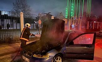 Ankara'da seyir halindeki otomobil yandı