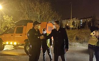 Beypazarı Ülkü Ocakları üyelerinden nöbetteki polislere çay ikramı