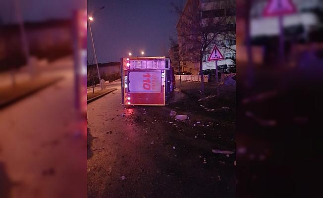 Eskişehir'de servis minibüsü ile itfaiye aracı çarpıştı: 1 ölü, 11 yaralı