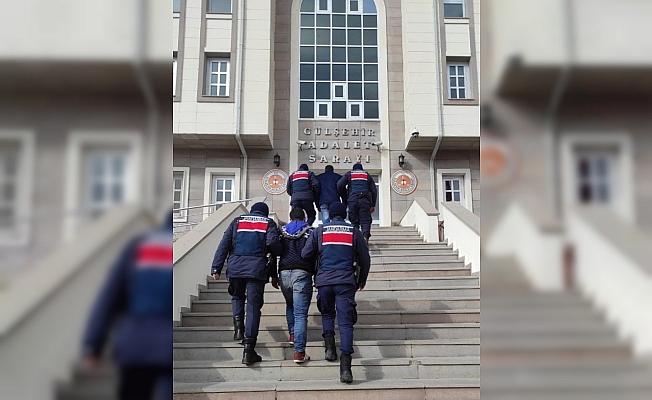 Nevşehir'de hırsızlık suçundan aranan firari 2 hükümlü saklandıkları evde yakalandı
