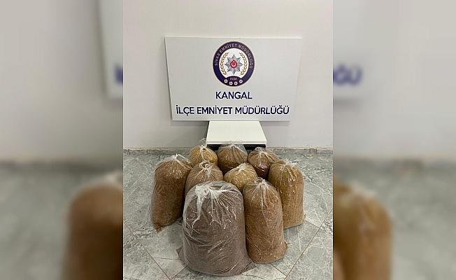 Sivas'ta şüphe üzerine durdurulan araçta 60 kilogram kaçak tütün ele geçirildi