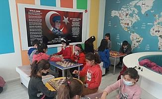 Ulaş'ta köy okullarında satranç kursu açıldı