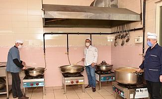 Kızılcahamam Belediyesi günde 150 aileye iftar yemeği ulaştırıyor