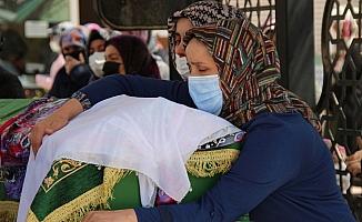 Konya'da motosikletin çarpması sonucu yaşamını yitiren kadın ve torununun cenazesi defnedildi