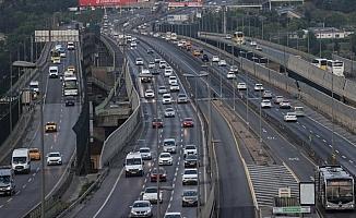 İstanbul'da 'tam kapanma' döneminin sona ermesiyle trafik yoğunluğu arttı