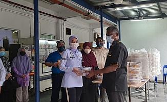 Malezyalı kuruluşlar, Uygur Türklerinin yaşadıklarına dikkati çekmek için Uygur ekmeği dağıttı