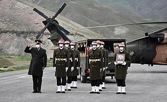 Pençe-Yıldırım Operasyonu'nda şehit olan asker için Hakkari'de tören düzenlendi