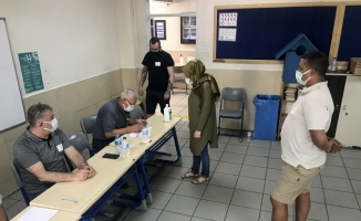 Bursa ve Eskişehir'de yaşayan Bulgaristan vatandaşları, erken genel seçim için sandık başına gitti