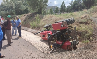 Sivas'ta traktör devrildi: 1 yaralı