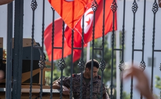 Tunus, Cumhurbaşkanı Said'in 'darbe' niteliğindeki kararlarının ardından zorlu bir yol ayrımına girdi
