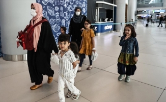 Kabil'den tahliye edilen 273 Türk vatandaşı, İslamabad'dan İstanbul'a getirildi