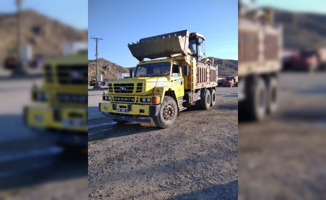 Şereflikoçhisar'dan Kastamonu'ya destek için 2 kamyon ve 1 kepçe gönderildi