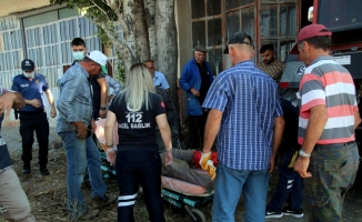 Sivas'ta tamir ettiği traktörün altında kalan kişi yaralandı