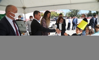Gölbaşı Belediye Başkanı Şimşek'ten küçük öğrencilere ziyaret