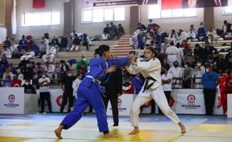 Denizli'de 5. Cumhuriyet Judo Kupası müsabakaları yapıldı