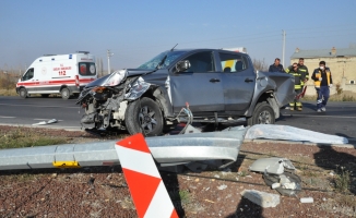 Konya'da kamyonet ile otomobilin çarpışması sonucu 2 kişi öldü