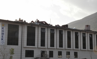 Konya'da şiddetli lodos ev ve iş yerlerinin çatısını uçurdu
