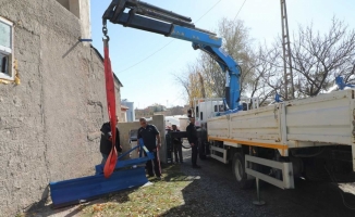 Talas Belediyesi kırsal mahallelere kar küreme aparatları hediye etti