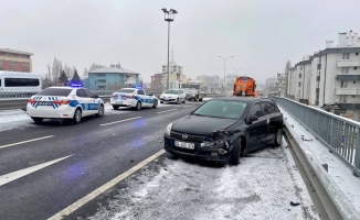 Aksaray'da 9 aracın karıştığı zincirleme kazada 3 kişi yaralandı