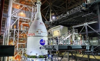 NASA Ay'a insan göndereceği roketi fırlatma sisteminde arızalanan ekipmanı onardı
