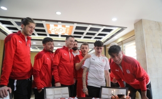 Sivassporlu futbolcu Özkan Yiğiter'in doğum günü kutlandı