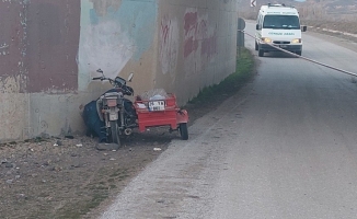 Eskişehir'de köprü duvarına çarpan motosikletin sürücüsü öldü