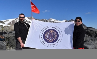 Antarktika'dan Erzurum'a getirilen numuneler laboratuvarda inceleniyor