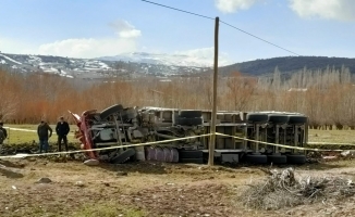 Çankırı'da şarampole devrilen kamyonun sürücüsü öldü