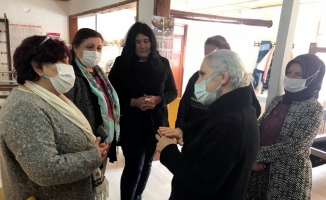 Güdül'de kadınlar Tiftik keçisinin yününden sof kumaşı üretiyor