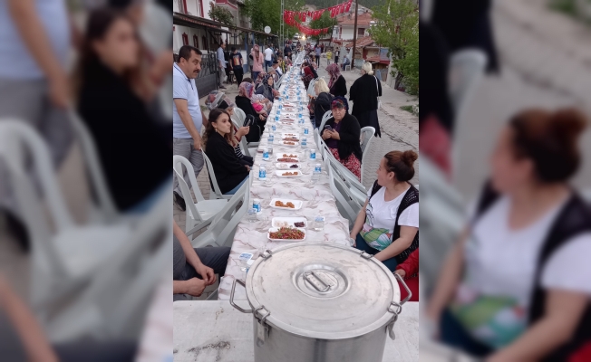 Beypazarı'nda Gazipaşa Mahalle Muhtarlığı sokak iftarı düzenledi