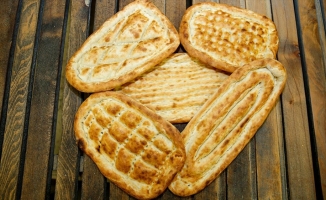'Diyarbakır ekmeği' lezzetini bazalt taşlı fırından alıyor