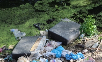 Edirne'de vatandaşlar kirlilik görülen su tahliye kanalının temizlenmesini istiyor
