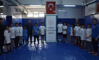 Kırşehir'de güreş ihtisas kulübü genç yetenekleri keşfediyor