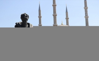 Selimiye Meydanı düzenlenmesi kapsamında kaldırılan Mimar Sinan heykeli yerine konuldu