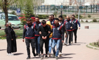 Sivas'ta 27 evden hırsızlık yapan 4 şüpheliden 3'ü tutuklandı