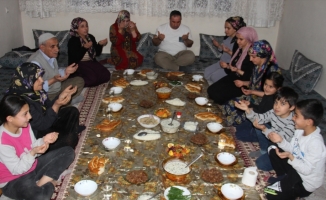 Türkiye'de ilk iftar Şemdinli'de yapıldı